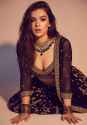 hailee_steinfeld_dark_hair_with_a_sultry_american_physique-2025-06-05-043000
