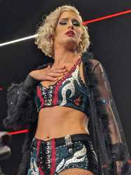 Toni_Storm,_September_2023_(cropped)