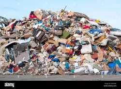 waste-dump-rubbish-heap-in-erfurt-thuringia-DH07M5