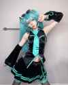 702 KB