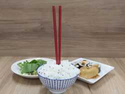 chopsticks_in_rice
