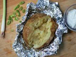 270750simple-baked-potatoFranceC4x3-6616a2c4fde24c78b50ae25edf8b10bb