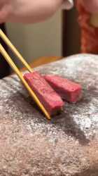 香り爆発!! 400℃の天然石で豪快に焼き上げる究極ステーキに悶絶【横浜瀬里奈：横浜】