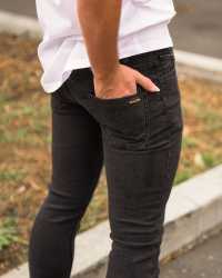 Do skate brands still make skinny jeans?