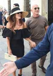 jeff-bezos-lauren-sanchez-post-wedding-lunch-21