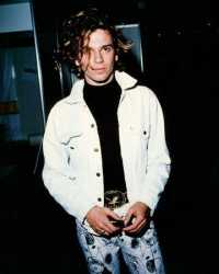 michael-hutchence_u-L-PJ6UHS0