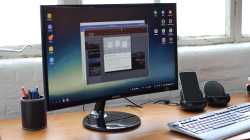 Samsung_DeX_dock_with_S8,_plugged_into_monitor