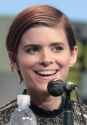 Kate-Mara-Face-Detail-Mouth-Open-Smiling-Looking-To-The-Side-Microphone-Redhead-Irish-American-Celebrity-Actress-by_Gage_Skidmore