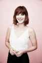 Mary_Elizabeth_Winstead_celebrity_actress_pale_simple_background-1515657