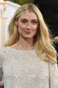 00068_408947943_elizabeth-debicki-crown-finale-01