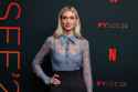 00125_469577311_elizabeth-debicki-attends-the-photo-call-for-netflix-s-the-crown-at-fysee-001