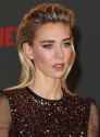 vanessa-kirby-the-crown-tv-show-premiere-in-london-1