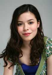Sara-Jaye-Weiss-Photoshoot-miranda-cosgrove-20147798-1788-2560
