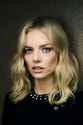 samara-weaving-v0-j4f46p9inhkd1