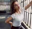 emilia-clarke-83c2bd21-33b6-47fb-b042-58b66222e6ba