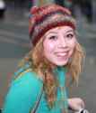 Jennette-McCurdy-in-jeans--03