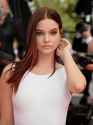 barbara-palvin-v0-khnnbxu3ffed1