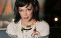 hilary-duff-black-hair-cut_aWtubGWUmZqaraWkpJRobWllrWdpZWU[1]