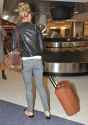 katherine-heigl-arrives-at-los-angeles-international-airport-05-05-2015_6