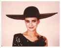 wide brim hat