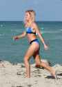 Zara-Larsson-Blonde-Swedish-Celebrity-Singer-in-a-bikini-at-a-beach-in-miami-1-12-2017-1