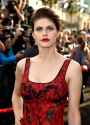 elexandra-daddario-5