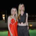 rs_1200x1200-230330040433-1200-Dakota_Fanning_and_Elle_Fanning.jpg
