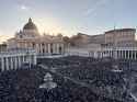 08pope-update-crowd-vjhm-superJumbo