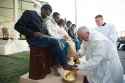 pope-francis-foot-washing-migrants-photos-01