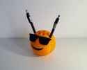 06-pen-HOLDER-emoji-coolface