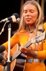 American-singer-songwriter-Joni-Mitchell-Isle-of-White-Festival-1970