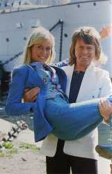 Agnetha hanging