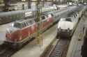 Hamburg,_German_Railways_DB_Class_V_200_red-black_and_blue-white_(SIK_03-018387)