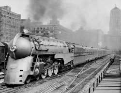 Test_run_of_streamlined_20th_Century_Limited_1938