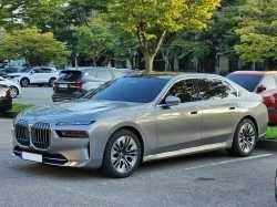 BMW_G70_740d_xDrive_Design_Pure_Excellence_Oxide_Grey_Metallic_(10)