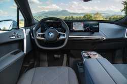 2022-BMW-iX-xDrive-i40-Mineral-White-073