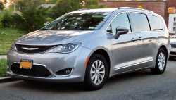 2019_Chrysler_Pacifica_Touring_L,_front_7.4.19