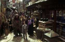 DiagonAlley_WB_F1_HagridAndHarryDiagonAlley_V2_Still_100615_Land