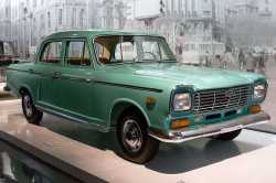 Shanghai_SH760A_front-right_2016_Shanghai_Auto_Museum