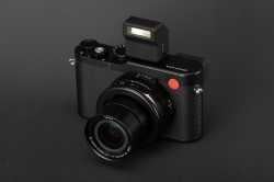 Leica_D-Lux8_flash