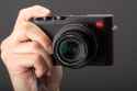 Leica_D-Lux-8_in-hand_fr