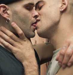 Gay_Couple_Kissing_Instagram_Stella_Asia_460_by_470