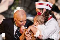 LARGE-WHITE-HOUSE-TRICK-OR-TREAT-2024