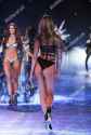 candice-swanepoel-on-catwalk-1500w-9970342fn