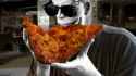 Moon_man_enjoying_some_jewish_pizza