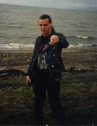 Chuck_Schuldiner_(cropped)