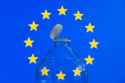 plastic-bottle-_tethered-cap_-eu-european-union-440nw-14567763e