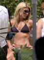 Kelly_Ripa_in_Bikini_at_Fontainebleu_Hotel_in_Miami_05-04-2009__3_