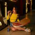 eating pizza on the streetsa