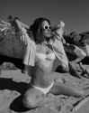 Alessandra_Ambrosio_in_bikini_06-02-20250001